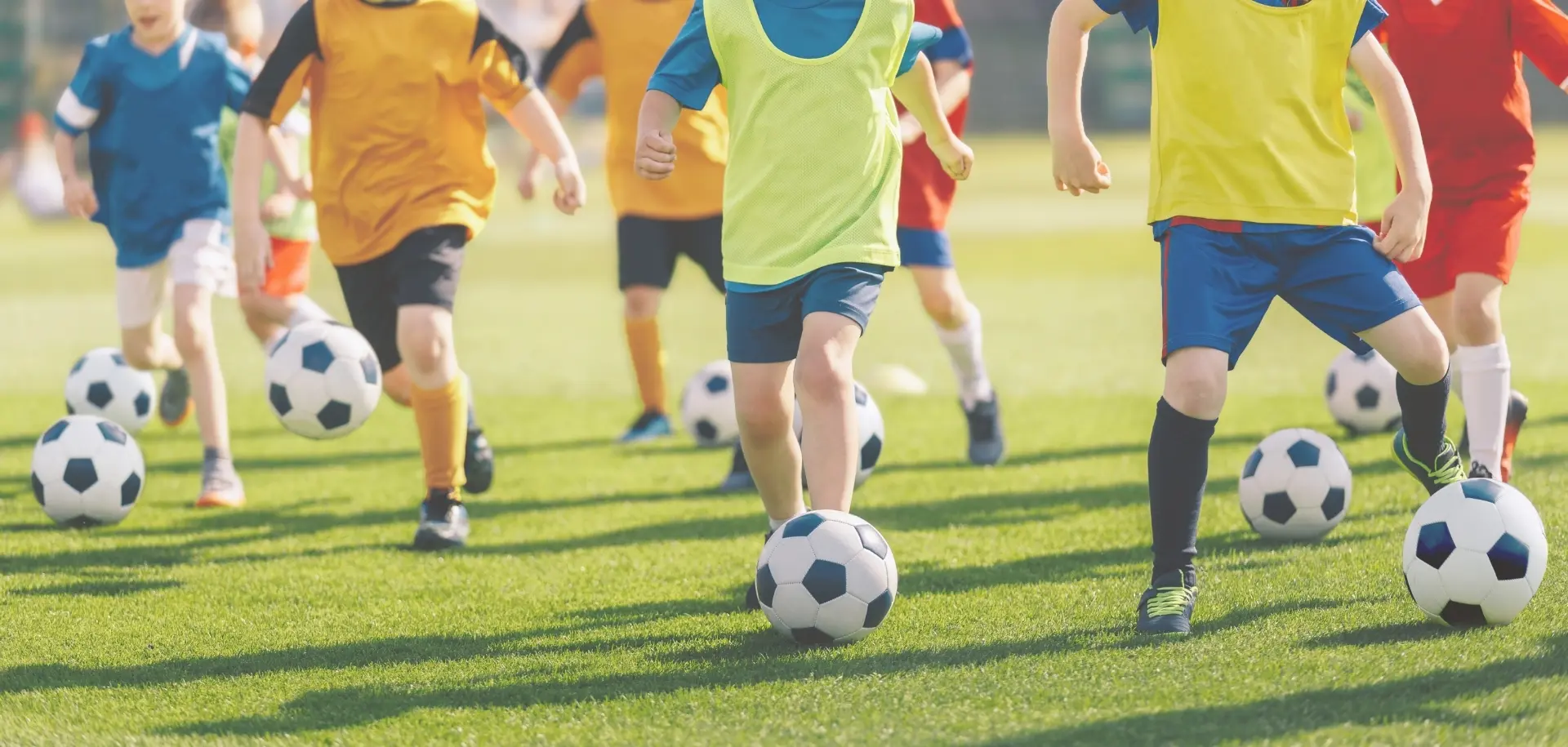 Kinder beim Fuballspielen