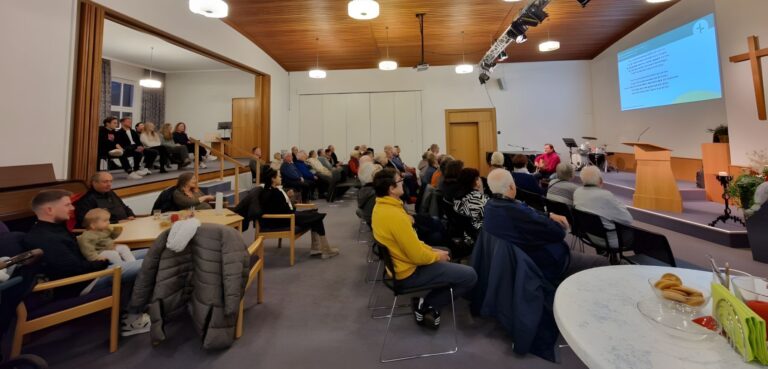 Blick in den Gottesdienst-Saal